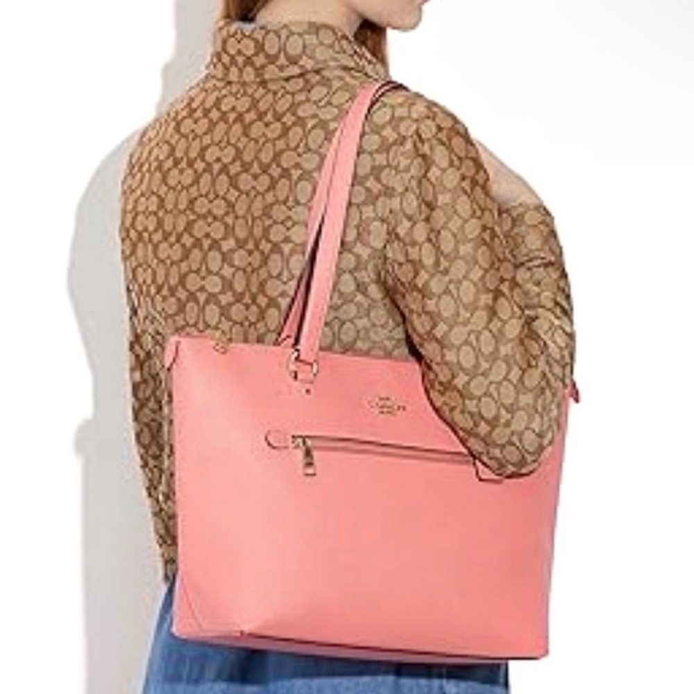 Coach 2022 Pink Crossgrain Leather Shoulder
Handbag F79608 MSRP $350 - EUC